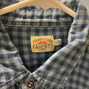 Faherty button down size Large
